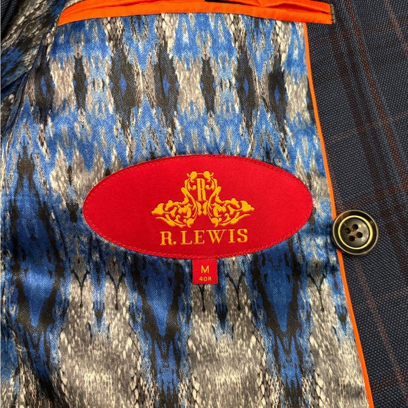 Men’s Double Breasted Suit - Picture 3 of 3